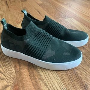 Steve Madden Camo Loafers size 10